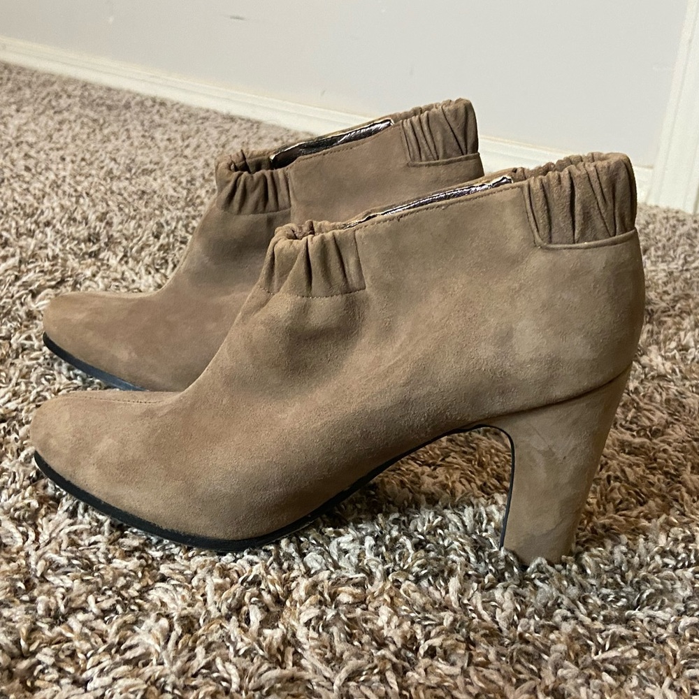 Sam Edelman Simone tan suede cinch ankle booties
